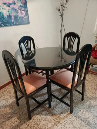 Mesa Redonda Extensible y 4 Sillas