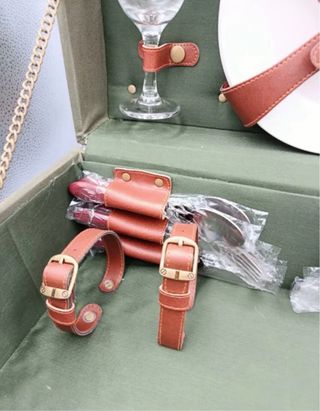 MALETA PICNIC DE MADERA TAPIZADA