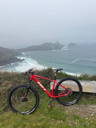 Bicicleta de montaña BH roja talla M
