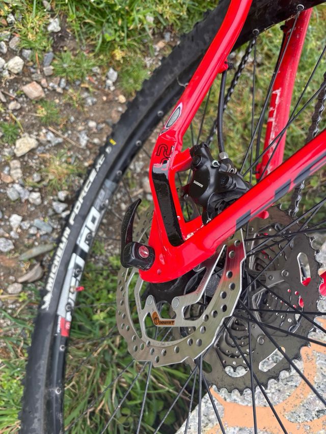 Bicicleta de montaña BH roja talla M