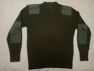 Jersey de lana verde militar con parches