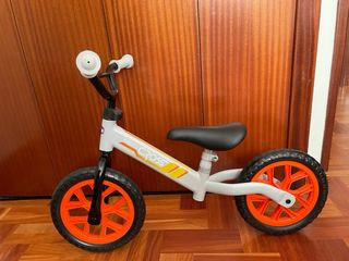 Bicicleta sin pedales Chicco Cross. Sin estrenar.