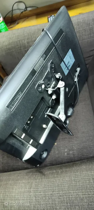 Televisión Samsung 14 TDT con soporte pared