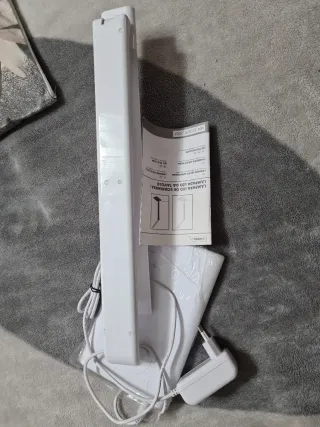 Lámpara LED de sobremesa blanca