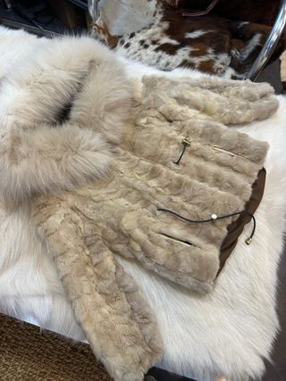 Bellissima pelliccia bimba 3/4 anni