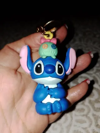 Lote Lilo y Stitch llaveros y figura