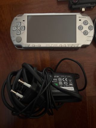 3 PSP + 2 Fotocamere + 4 Giochi + Film