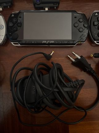 3 PSP + 2 Fotocamere + 4 Giochi + Film