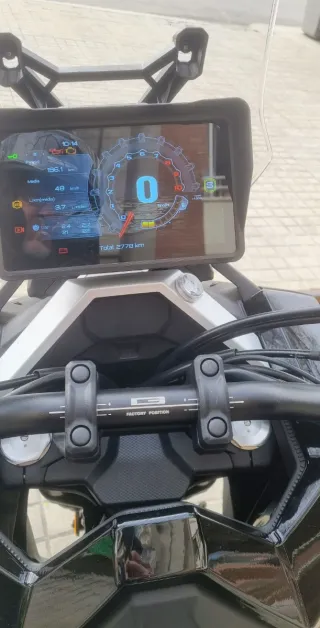 Moto Adventure Negra. Zontes 368G de junio 2025.