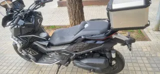 Moto Adventure Negra. Zontes 368G de junio 2025.