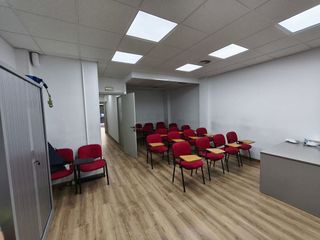 Oficina en alquiler en Canovelles