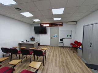 Oficina en alquiler en Canovelles