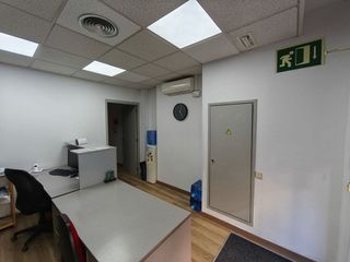 Oficina en alquiler en Canovelles