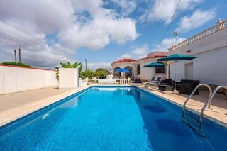 Chalet en venta en La Siesta - El Salado - Torreta en Torrevieja