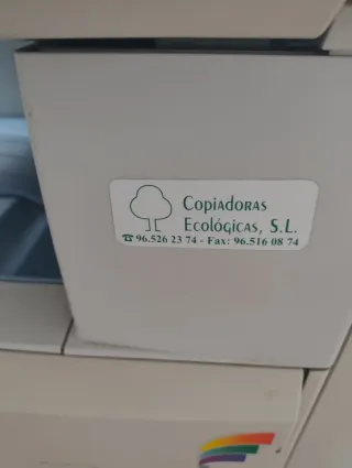 Impresora Multifunción Beige y Blanca