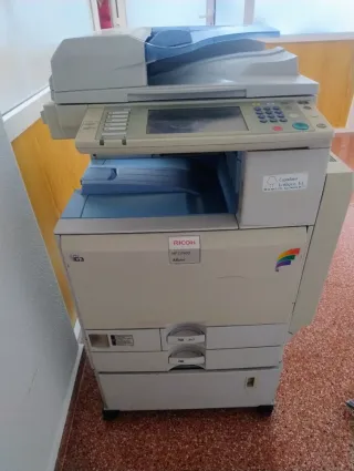 Impresora Multifunción Beige y Blanca