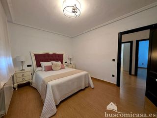 Chalet en venta en Linares