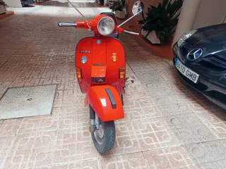 Vespa 200 Iris Roja