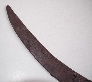 Hoz antigua de metal