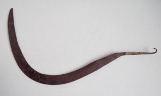 Hoz antigua de metal