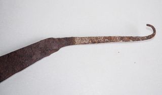 Hoz antigua de metal