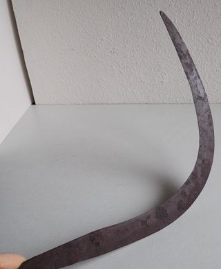 Hoz antigua de metal