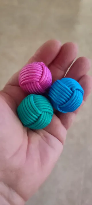 Portachiavi con sfere fatti a mano