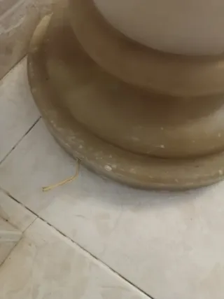 Lámpara de mármol con flores