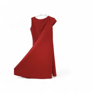 Vestido rojo cóctel asimétrico