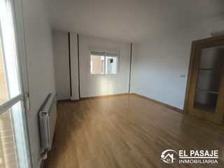 Piso en venta en Linares