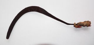 Hoz antigua de metal