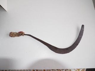 Hoz antigua de metal