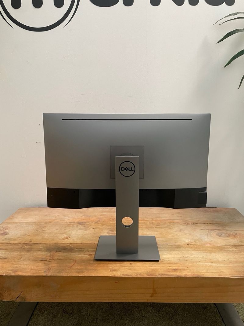 Dell U2717D afbeelding 2