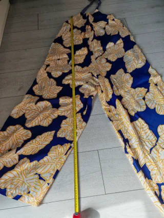 Tuta elegante blu e gialla