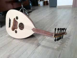 Laúd árabe de madera