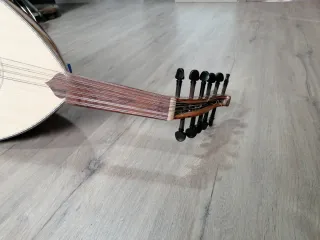 Laúd árabe de madera