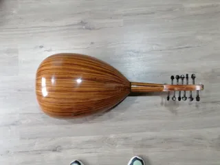 Laúd árabe de madera