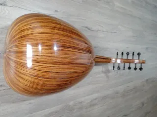 Laúd árabe de madera