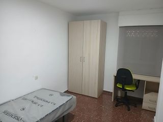 Piso en alquiler en Polígono Cartuja – La Paz en Granada