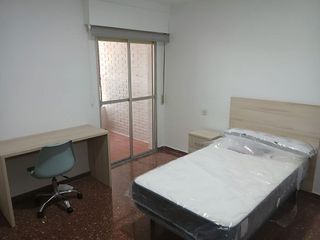 Piso en alquiler en Polígono Cartuja – La Paz en Granada