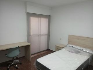 Piso en alquiler en Polígono Cartuja – La Paz en Granada