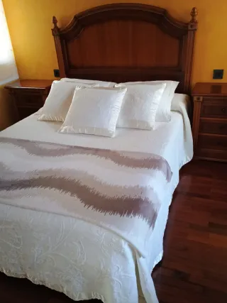 Mesita de noche de madera