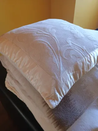 Mesita de noche de madera