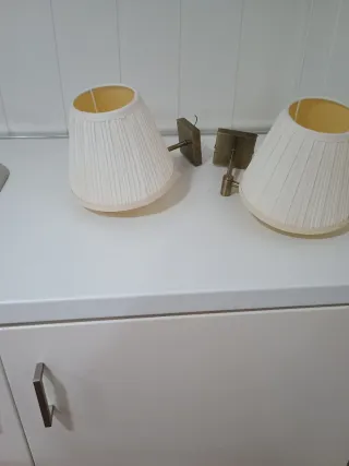 Mesita de noche de madera