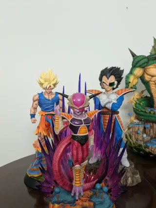 Figura Vegeta T-Rex Studio