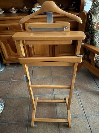 Perchero de madera y metal