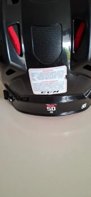 Casco de hockey CCM con protector facial
