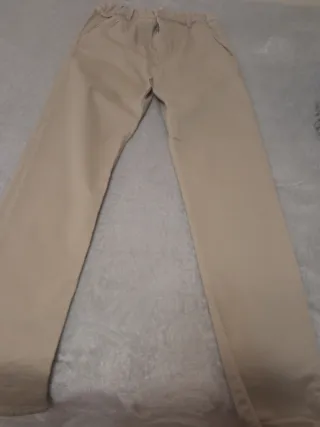 Pantalón chino color beige