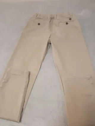Pantalón chino color beige