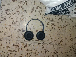 Auriculares negros diadema